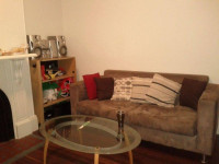 Nice twin share room in a new painted house in the city(female