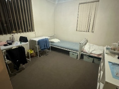 City夏に最強的な新しい2 girls in a room