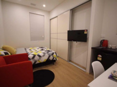 Large couple Room-mins to CBD