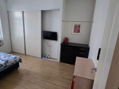 Large couple Room-mins to CBD