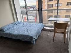 シティ中心部！リビングオウン$340/pw