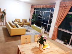 Share room for female/ city 