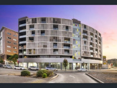 Couple own room in Ashfield 