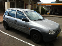 車売りますHolden　Barina：$1,000(交渉可）