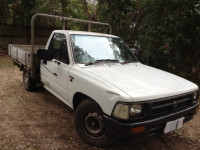 TOYOTA Hilux Ute トラック $2.800