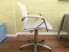 Hairdresser chair$10