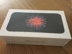 ⭐️未開封新品iPhone SE 32GB  二個で$650