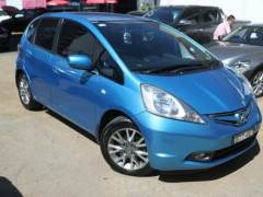 2010年 HONDA JAZZ GLI　$8,890