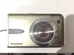  FUJIFILM FINEPIX F30 :$20