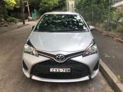 2014年　Toyota Yaris  売ります。