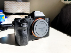 ＄９００　フルサイズミラーレス一眼　SONY a7ii