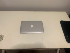 中古Macbook Air (Early 2014)